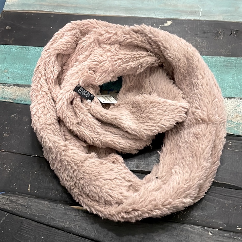 Veond Plush Infinity Scarf